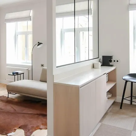 Modern In City Center! Appartement